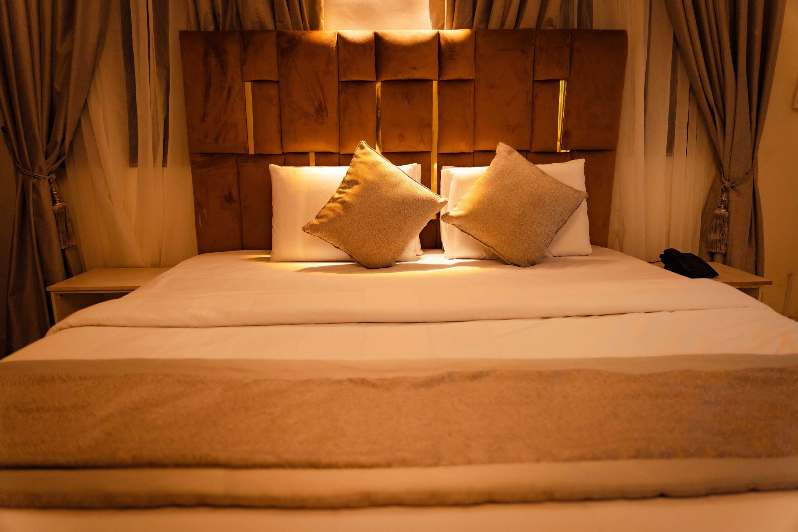 /web/uploads/116/247 Luxury Hotel Lekki/header-images/lekki.ph11.webp1.jpg